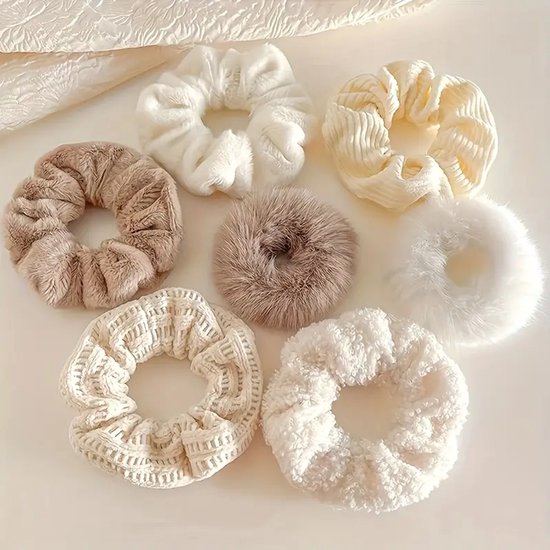 Set 7 Scrunchies - Beige - Pluche - Teddy - Goede Kwaliteit - Leuk Als Cadeau - Haaraccessoire